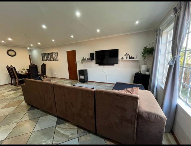 3 BEDROOM PROPERTY TO RENT IN AMAROSA